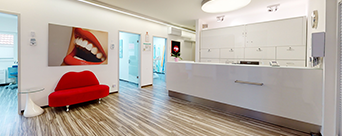 Empfangsbereich der Zahnarztpraxis Wernicke im Gesundheitszentrum Nadorst, Oldenburg